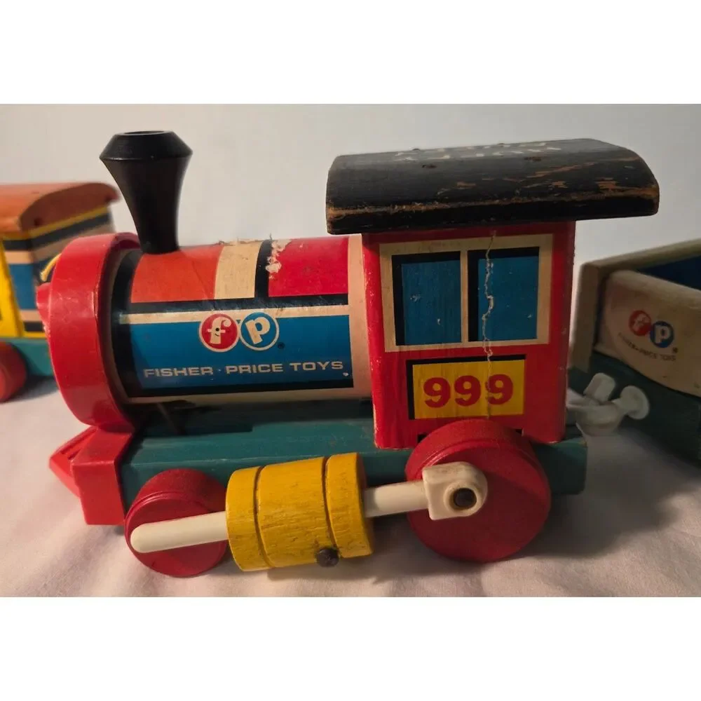Vintage Fisher-Price Huffy Puffy Wooden Pull Train 4 Car Set No. 999 Railroad